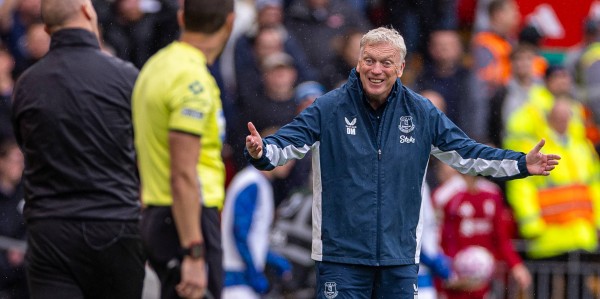 （体育）足球——英超：利物浦胜埃弗顿