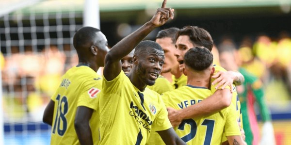 西甲最新积分战报：黑马零丢球登顶，皇马狂胜，西班牙人丢分