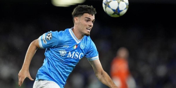 欧冠第4轮：那不勒斯对阵法兰克福，出线关键战，针锋相对