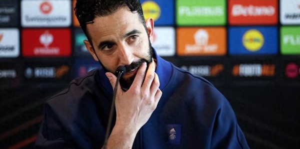 至少再买两人！曼联明确转会窗计划，中场门将会是补足重点对象